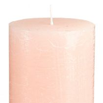 Article Bougies piliers roses 70x120mm - Lot de 4. Bougies décoratives rose clair pour une ambiance romantique et chaleureuse, idéales pour la décoration de mariage.