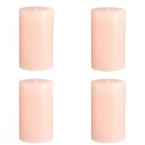 Article Bougies piliers roses 70x120mm - Lot de 4. Bougies décoratives rose clair pour une ambiance romantique et chaleureuse, idéales pour la décoration de mariage.
