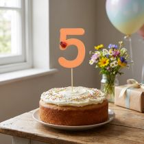 Article Bouchons numérotés anniversaire 5 bouchons fleurs bois 27,5cm 16 pcs