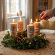 Article Bougies de l'Avent « Joyeux Noël » - bougies piliers en cire naturelle brune, lot de 4, Ø60 mm, hauteur 130 mm, label de qualité RAL, bougies décoratives de Noël
