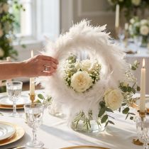 Article Couronne de plumes idéale pour la décoration de mariage et une ambiance festive à Pâques (20 cm)