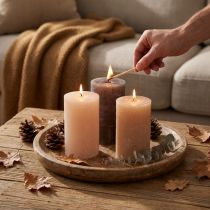 Article Bougies piliers décoratives, mélange de 3 tons bruns, couleur unie, 70 x 120 mm, lot de 12 pour une ambiance chaleureuse et un intérieur élégant.