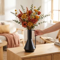Article Vase décoratif en métal noir, conçu comme un pichet décoratif, pièce élégante et attrayante, 19,5 cm x 38,5 cm, pour fleurs séchées et artificielles