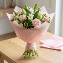 Article Film floral Transmatt rose résistant à l'humidité, 57 cm, prédécoupé pour bouquets, lot de 20 pièces