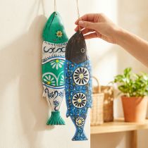 Article Décoration en bois poisson coloré à suspendre bleu et vert 38cm 2 pièces