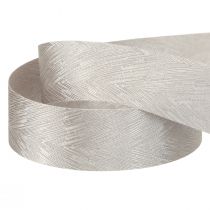 Article Luxueux ruban de soie argenté avec un élégant motif de plumes - idéal pour les mariages et les occasions festives. Large 25 mm, longueur 15 m.