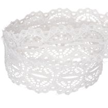 Article Ruban décoratif en coton à motif dentelle, enroulé sur un rouleau, idéal pour les loisirs créatifs et la décoration. Largeur : 25 mm. Longueur : 10 m.