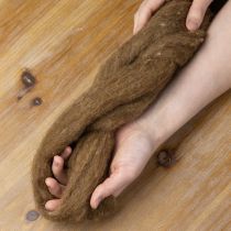 Article Cordon de laine décoratif marron, 2 m. Cordon de laine, laine à feutrer pour les loisirs créatifs et l'art floral.