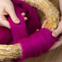 Article Cordon de laine feutrée douce, idéal pour les créations décoratives et les compositions saisonnières. 2 m, rose.