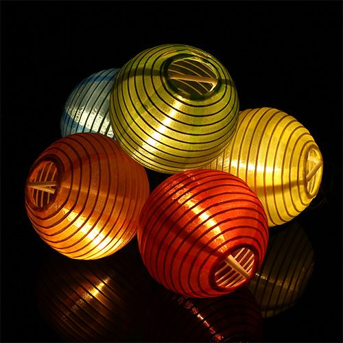 Article Lanternes chinoises avec 20 LED colorées 9.5m