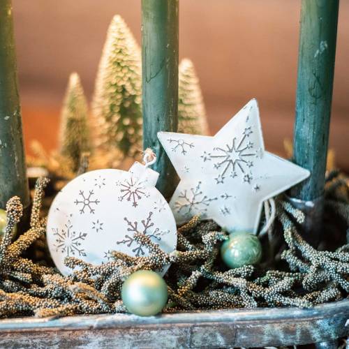 Floristik24 Cintre décoratif étoile et boule de sapin de Noël avec flocons de neige métal blanc Ø9,5 / 7,6cm H10 / 9,2cm 4pcs
