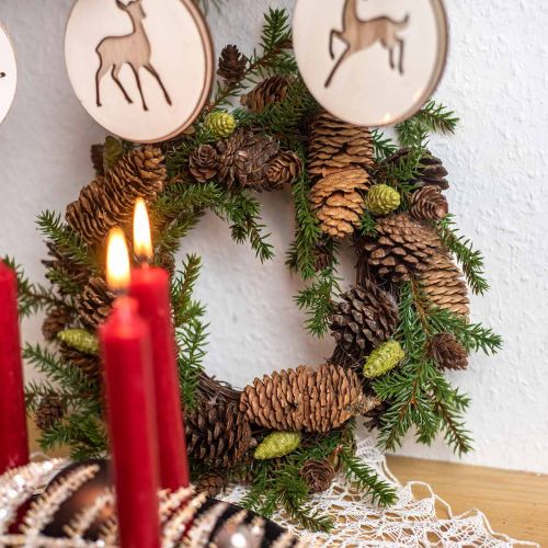 Article Couronne décorative sapin avec cônes vert Ø25cm