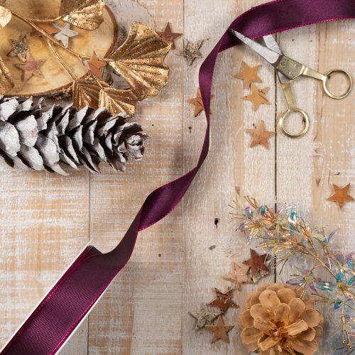 Article Ruban cadeau, ruban en taffetas violet, élégamment brillant, 25 mm de large, 50 m de long