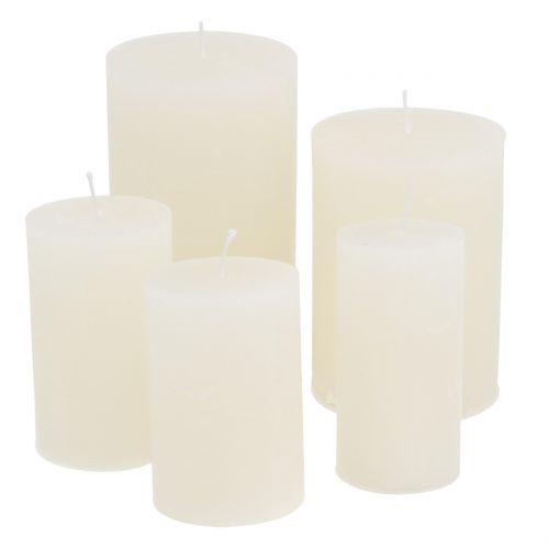 Bougies de couleur unie blanches de différentes tailles