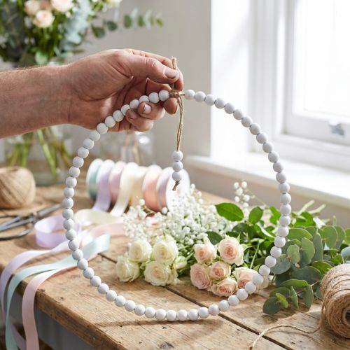 Couronne décorative de perles blanches Ø28cm, lot de 4 pièces - Décoration suspendue polyvalente pour le printemps, les mariages et les décorations vintage | Floristik24.be