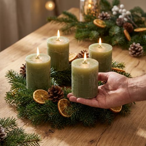 Bougies piliers rustiques, couleur vert olive unie, 70 x 80 mm, lot de 4, bougies décoratives, bougies en cire | Floristik24.be