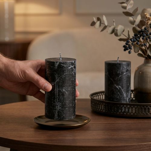 Bougies piliers noires 85×150mm (lot de 2), teintées dans la masse, élégantes pour la décoration et l'ambiance. | Floristik24.be