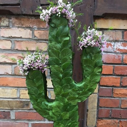 Article Figurine florale en mousse cactus noir 38cm x 74cm