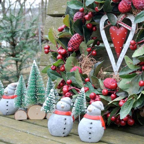 Floristik24 Figurine de Noël bonhomme de neige avec sapin gris béton, coloré 9cm - 11cm 4pcs