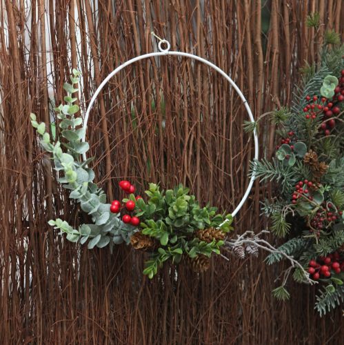 Article Couronne décorative eucalyptus, baies et cônes artificielle Ø30cm
