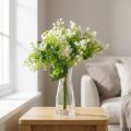 Bouquet décoratif de fleurs artificielles vertes et blanches, 36 cm de long, décoration florale artificielle pour table, vase et rebord de fenêtre, eucalyptus et fleurs | Floristik24.be
