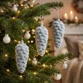 Pomme de pin décorative gris floconné avec cordon argenté 11,5 cm - Set de 6 pièces | Floristik24.be
