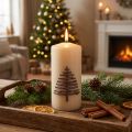 Bougie de Noël beige, motif sapin, 150 x 70 mm, 63 h, RAL | Floristik24.be