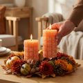 Bougies piliers rustiques orange à motif tressé 110/65 – Lot de 2 bougies en cire de qualité supérieure, auto-extinguibles | Floristik24.be