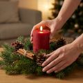 Bougie pilier LED en cire véritable rouge avec minuterie et lumière blanc chaud, 12 cm | Floristik24.be