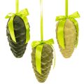 Floristik24 Pommes de pin décoratives à suspendre, pommes de pin floquées avec ruban et nœud, 18 cm, lot de 3